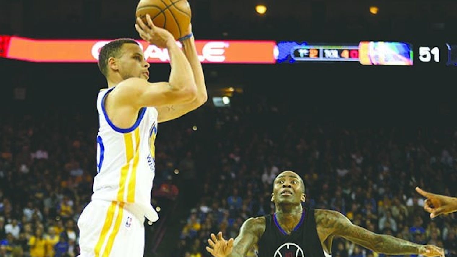 The Golden State Warriors' Stephen Curry, left, shoots against the Los Angeles Clippers' Jamal Crawford (11) in the second quarter at Oracle Arena in Oakland, Calif., on Wednesday, March 23, 2016. (Anda Chu/Bay Area News Group/TNS)