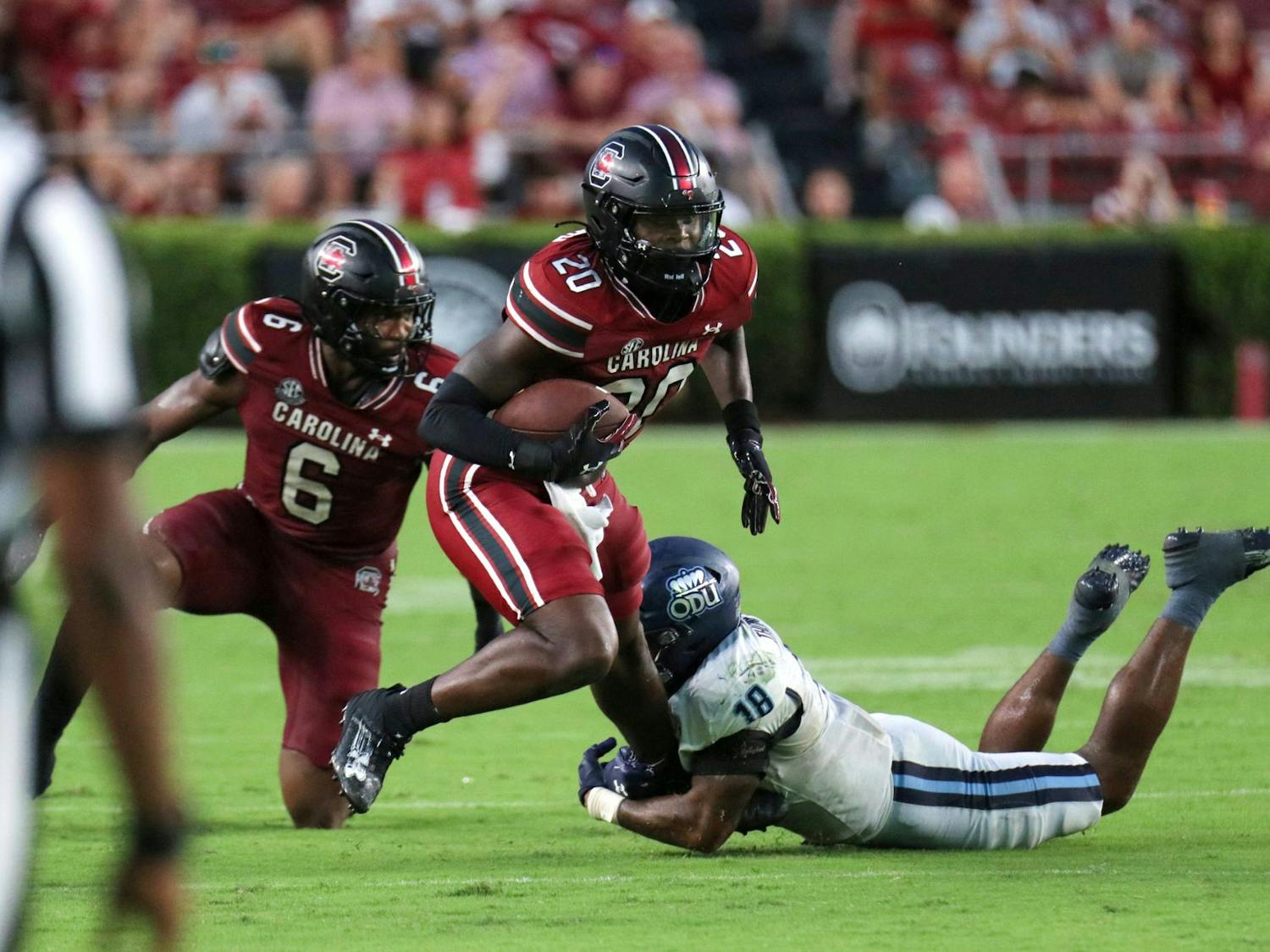 FILE — Then-freshman tight end Michael Smith carries the ball for the Gamecocks at Williams Brice Stadium on Aug. 31, 2024.