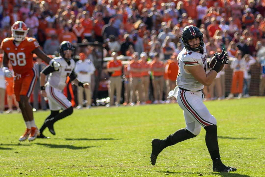 Graduate student tight end Nate Adkins receives the ball from redshirt junior quarterback Spencer Rattler on Nov. 26, 2022 at Memorial Stadium. Adkins completed 62 yards from his four receptions during the game.