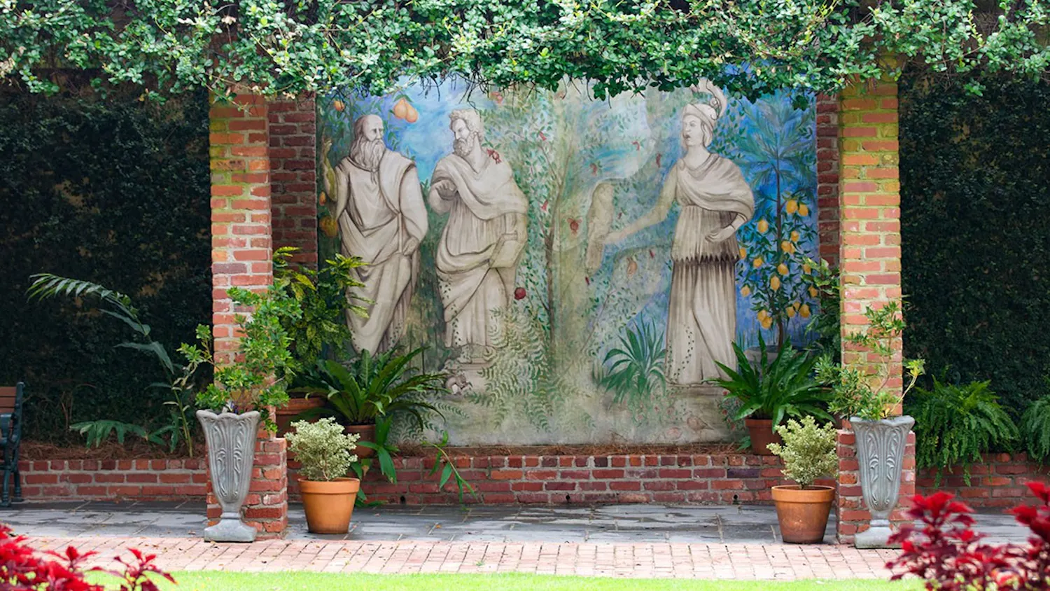 "A Present Past" is an Italian fresco by USC alumna Taylor Tynes. It features Minerva, Aristotle, Plato and some characteristics personal to USC such as the pomegranate tree, the seal, a squirrel and more to pay homage to the history of this institution.