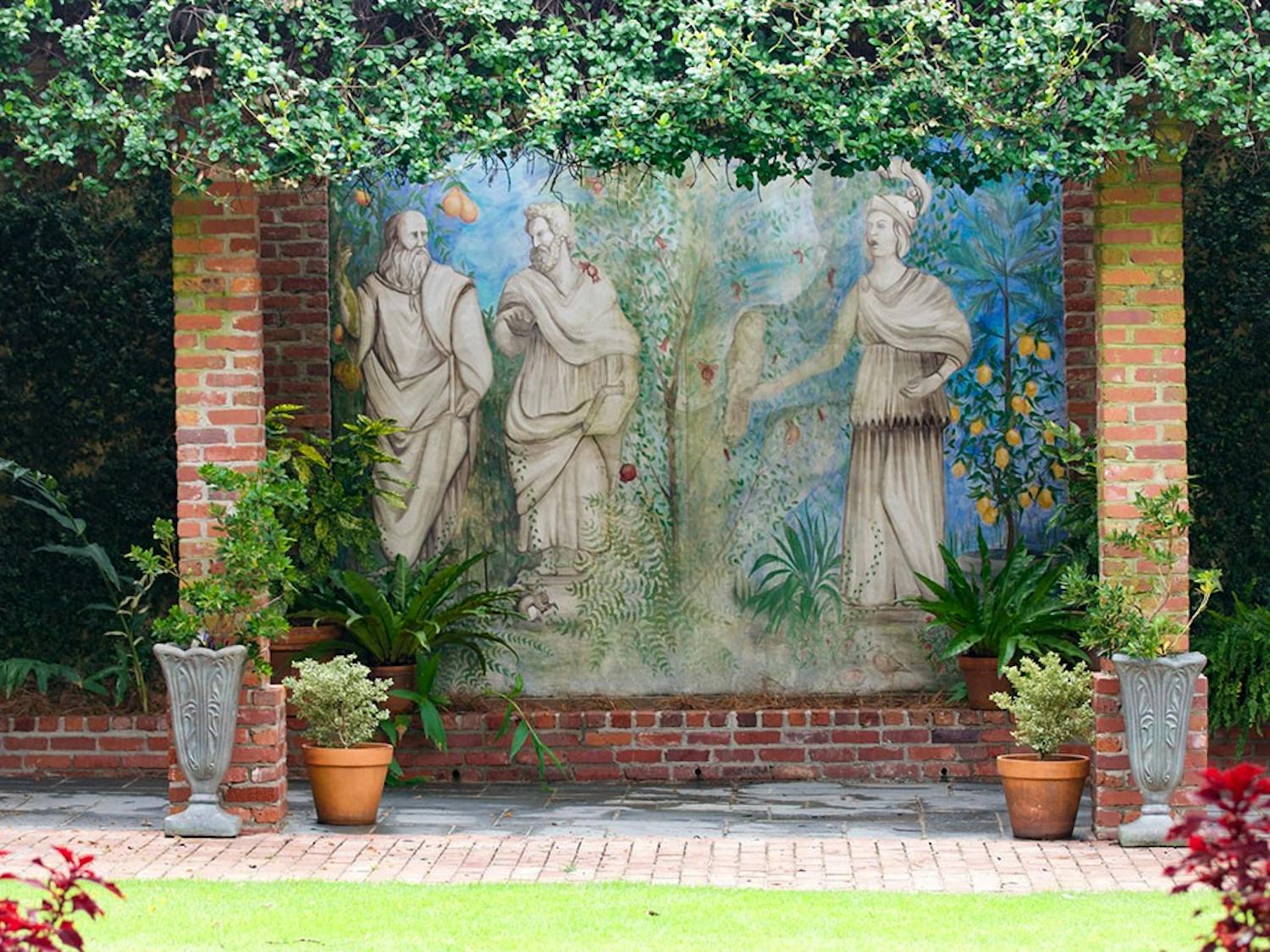 "A Present Past" is an Italian fresco by USC alumna Taylor Tynes. It features Minerva, Aristotle, Plato and some characteristics personal to USC such as the pomegranate tree, the seal, a squirrel and more to pay homage to the history of this institution.