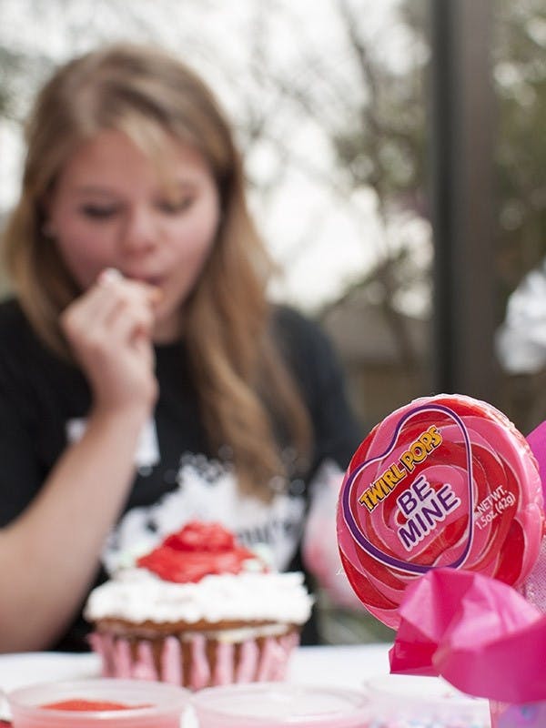 Students decorate cupcakes in the Sweet Showdown contest sponsored by Carolina Dining Services Thursday at Gibbes Court Bistro.