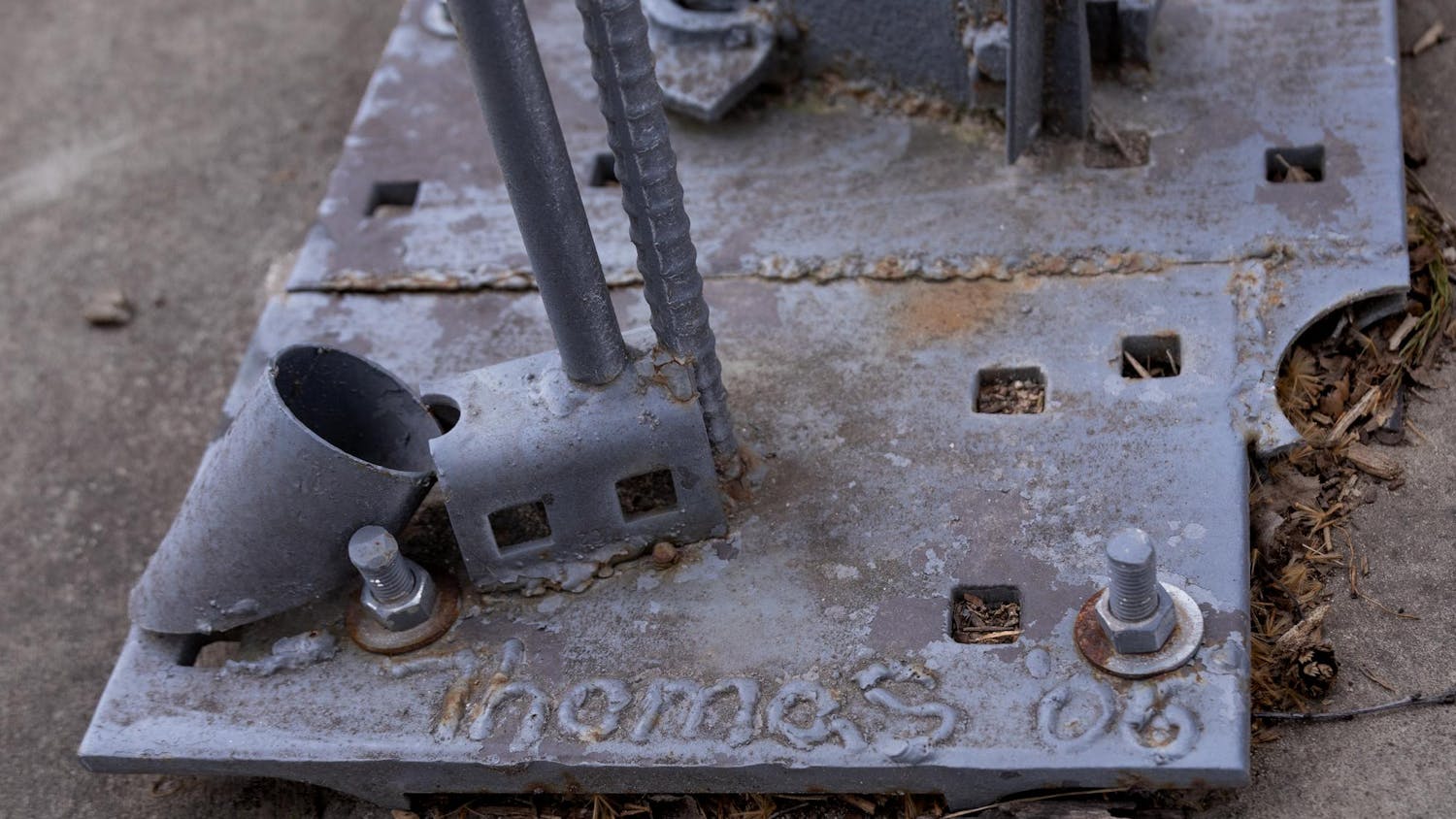 An engraving reading "Thomas '06" is visible on the base of a singer sculpture at the West Columbia Riverwalk. Humphries engraved the work with the year it was made to remember when and why the piece was created.