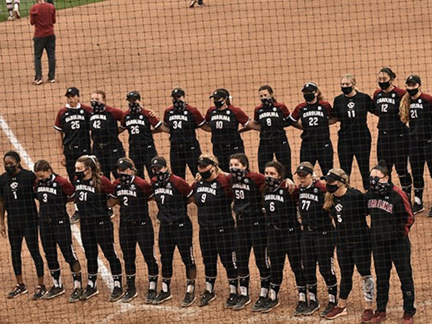 The South Carolina softball team stands together after its loss to Arkansas on March 13, 2021.