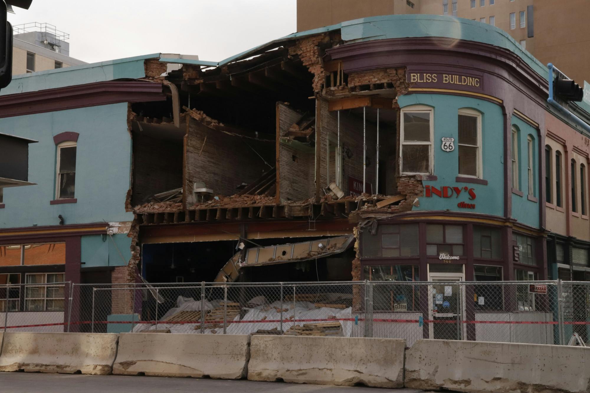 PHOTO STORY: Lindy’s Diner collapses after nearly 100 years on Route 66