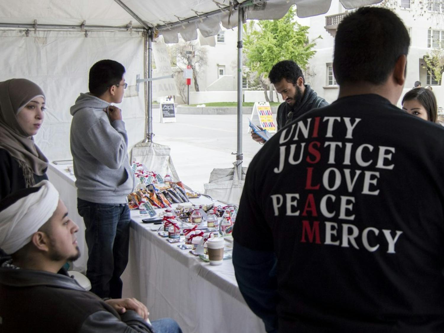 Members from the UNM Muslim Students Association speak to students during the 2014 Islam Awareness Week. A recent article published on stopthejihadoncampus.org rated UNM as one of 10 terrorist-friendly universities in the United States.