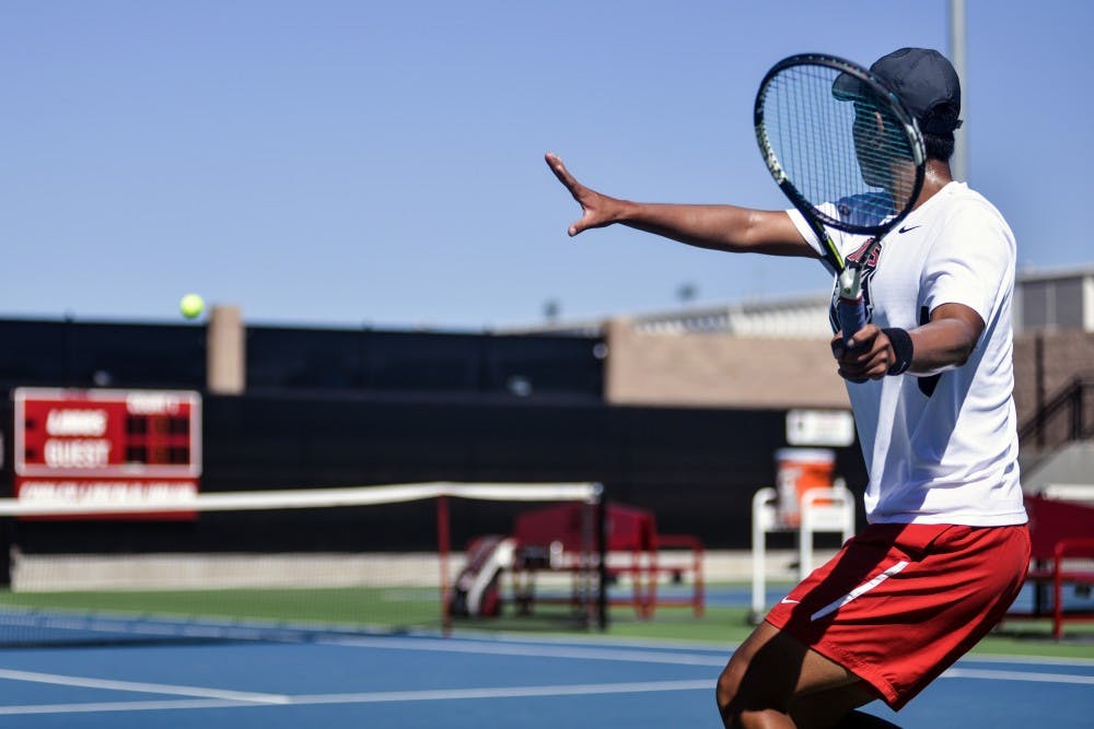 Sophomore Augustus Ge returns the ball at the Balloon Fiesta Invitational Oct. 10, 2015. The Lobos will play in Lubbock, Texas this Friday to begin their spring season.