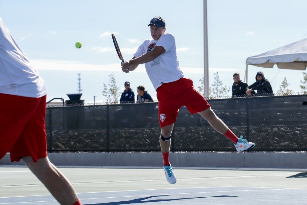 Junior Hayden Sabatka returns the ball Oct. 23, 2015 at the McKinnon Family Tennis Center. The Lobos lost five out of six matches in Lubbock, Texas this past week for their first spring competition.&nbsp;