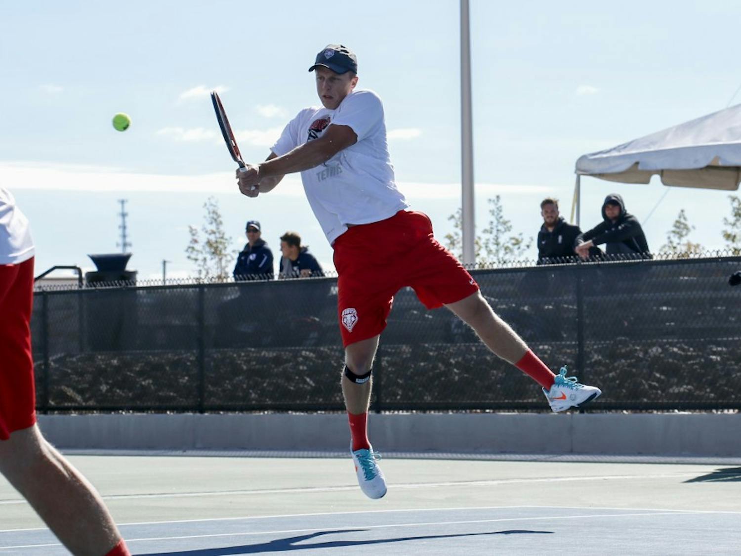 Junior Hayden Sabatka returns the ball Oct. 23, 2015 at the McKinnon Family Tennis Center. The Lobos lost five out of six matches in Lubbock, Texas this past week for their first spring competition. 