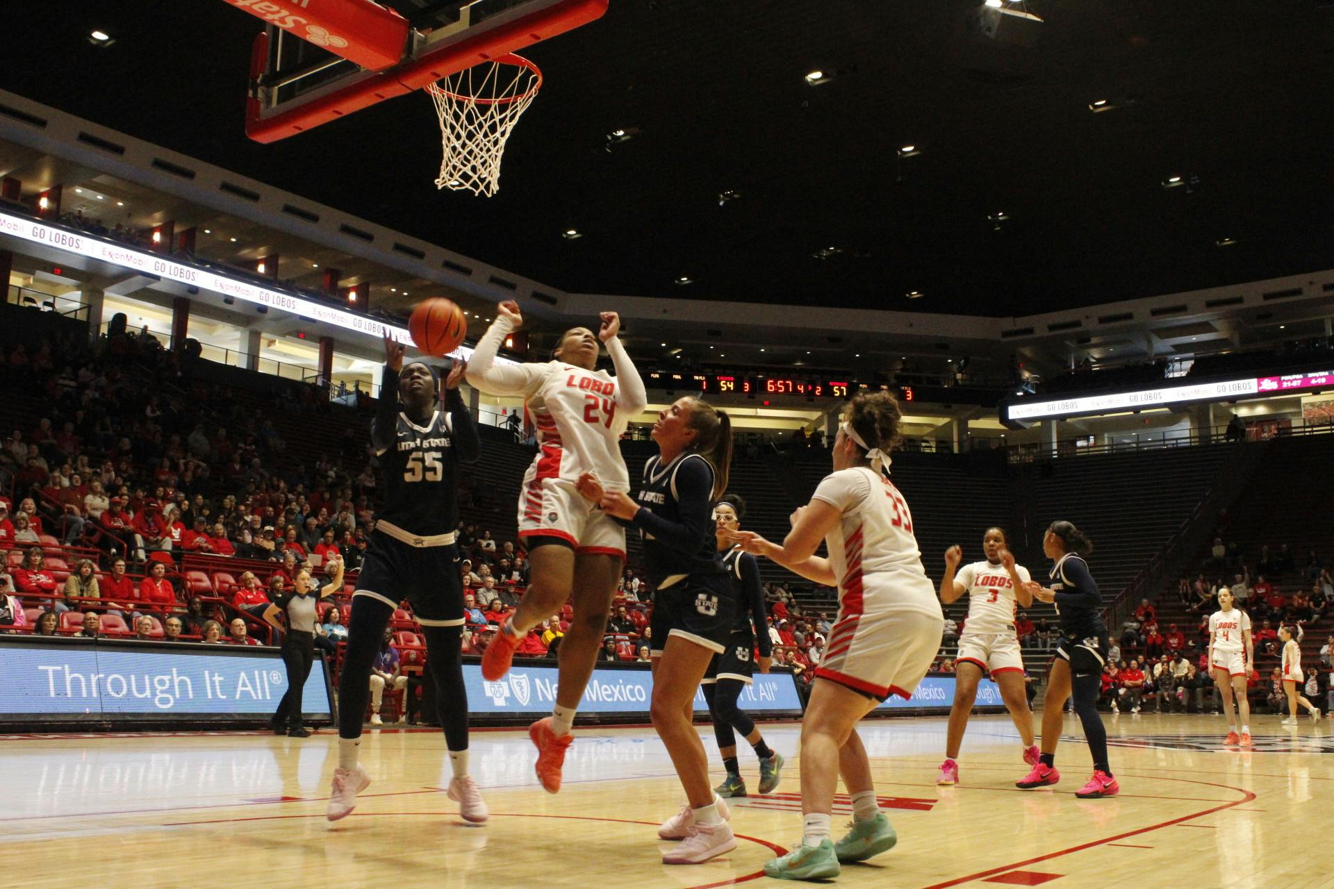 PHOTO STORY: Lobo Women's Basketball Defeat Utah State on Senior Day