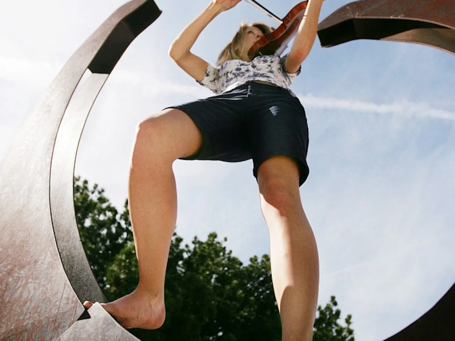Renée Hemsing plays the violin in a giant horseshoe on campus.