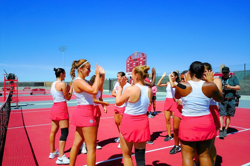 Women’s Tennis: Lobos lose momentum after doubles match