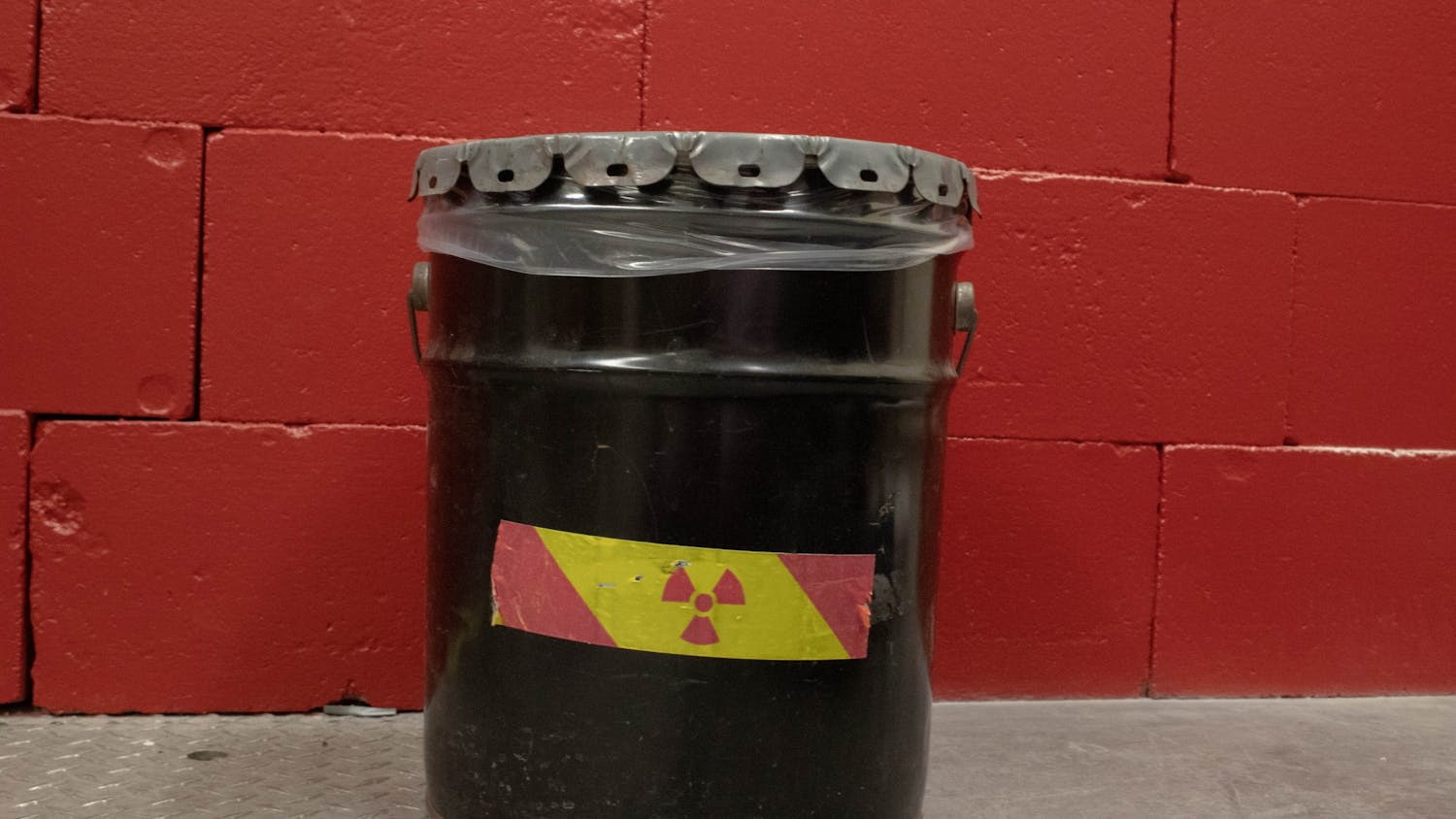 Small bin of radioactive waste at the Nuclear Engineering building at UNM 03_24_23.jpg