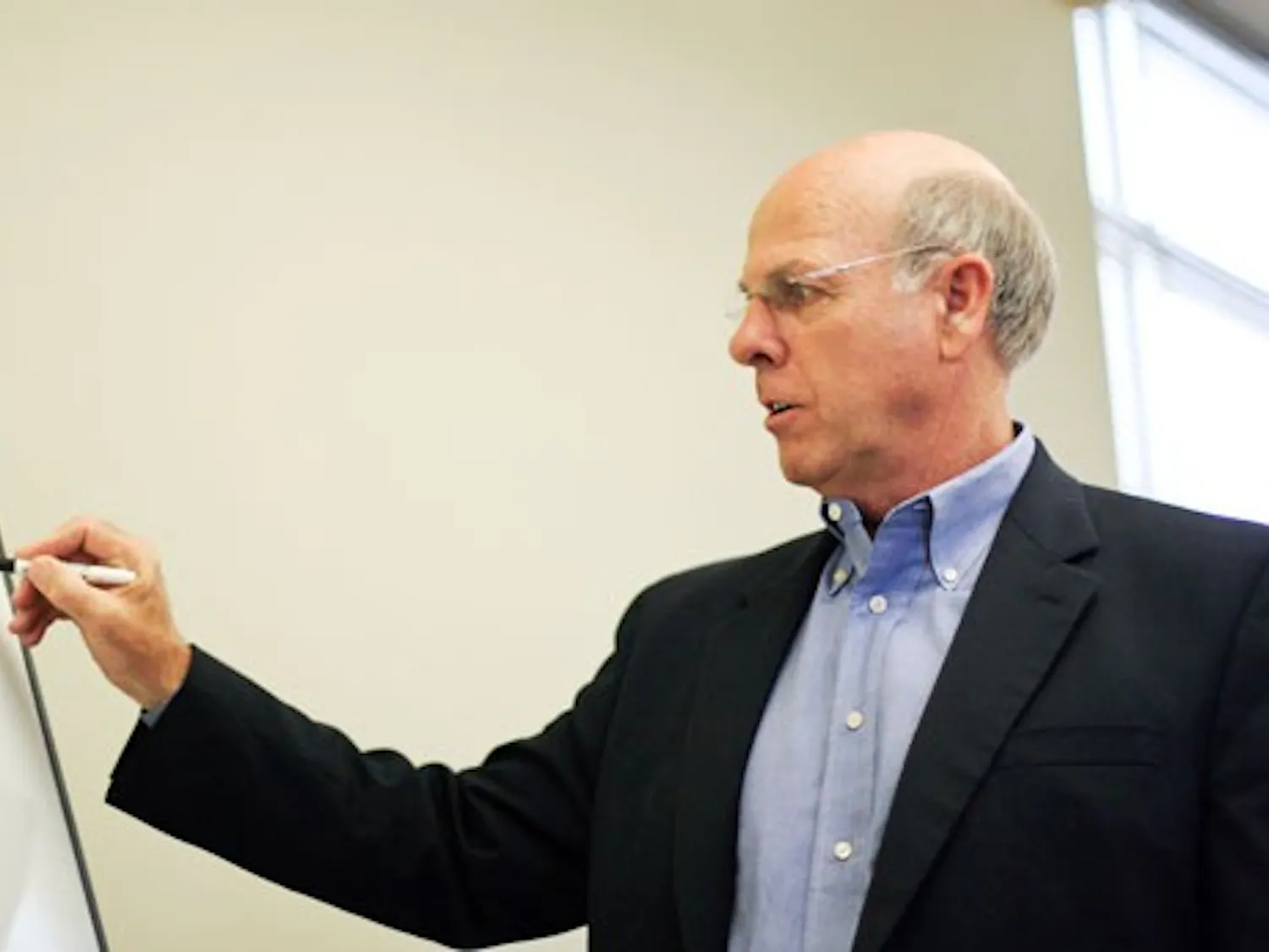Senatorial candidate Steve Pearce speaks to students in the SUB on Monday. Pearce discussed his plans for strengthening the dollar and improving veterans benefits.