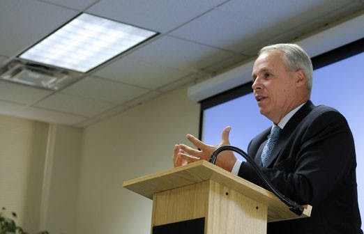 Mayor Martin Chavez speaks to a class in the UNM Honors Program on Thursday. Chavez lectured on the history and future of Albuquerque.