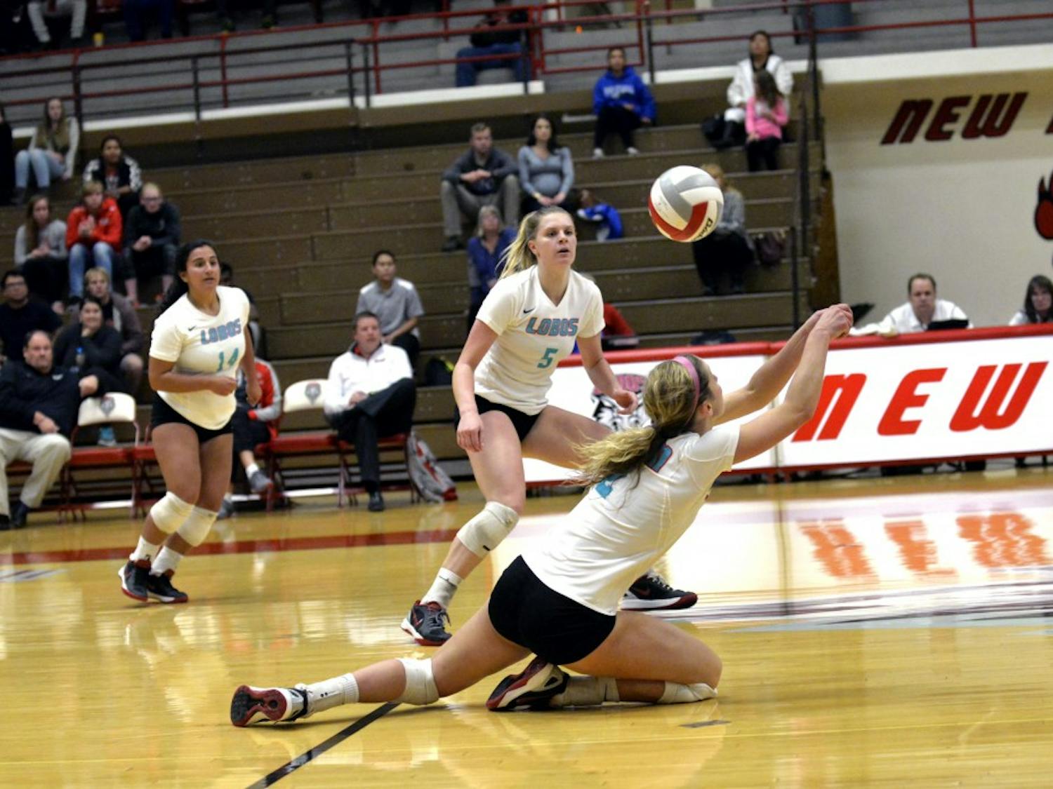 Setter Hannah Johnson digs the ball off of an Air Force attack at Johnson Center Tuesday, Oct. 27, 2015. The Lobos beat Air Force 3-0 and play San Jose Thursday Oct. 29.&nbsp;