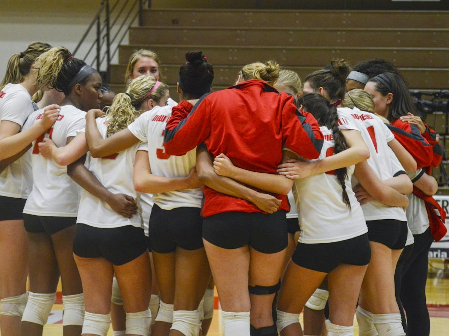 The Lobo Volleyball team huddles together after its game against Colorado State at Johnson Gym on Thursday night. The Lobos lost to Colorado State 0-3.
