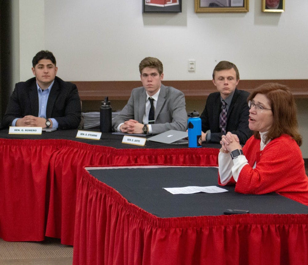 President Garnett Stokes Meets with ASUNM Senators