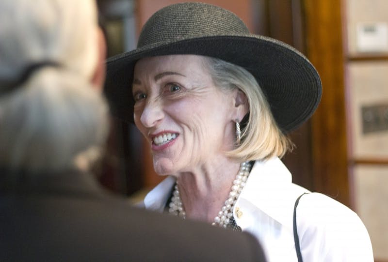 082913_murdermysterydinner4web_sj