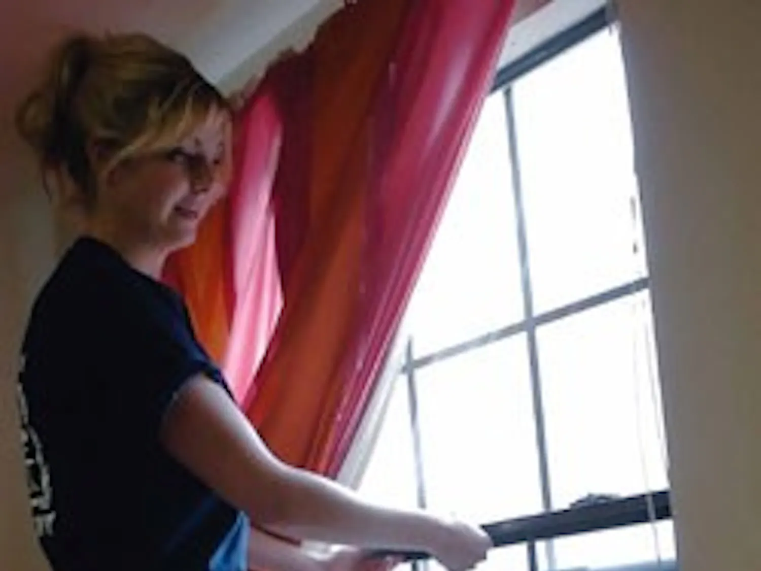 Student MacKenzie Mobley tries to close the window in her room at the Student Residence Center on April 29.