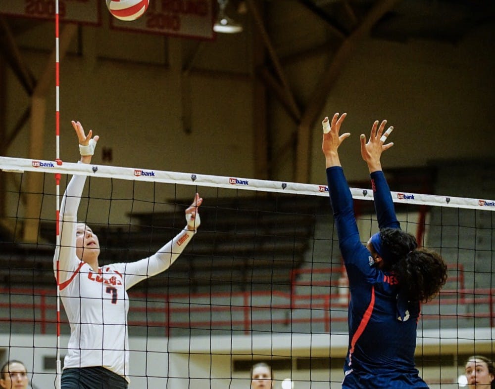 Victoria Spragg reaches up for the ball during the Lobos match against Fresno State Thursday, Oct. 27, 2016.&nbsp;