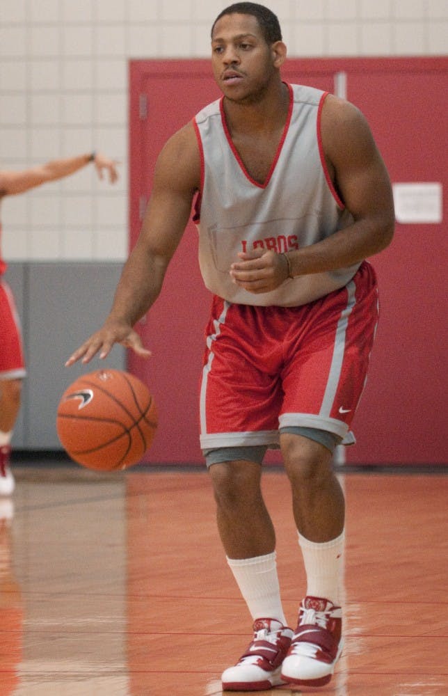 	Senior point guard Dairese Gary looks to pass at the Rudy Davalos Center during the UNM men’s basketball team’s first practice Thursday.