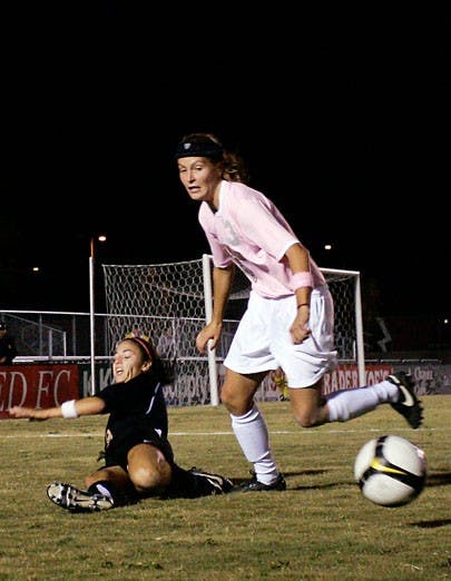 Freshman Jennifer Williams finished her first season as a Lobo with a 3-2 loss to UNLV in the Mountain West Conference tournament. UNM finished the season 8-5-6 overall and 3-3-1 in MWC.