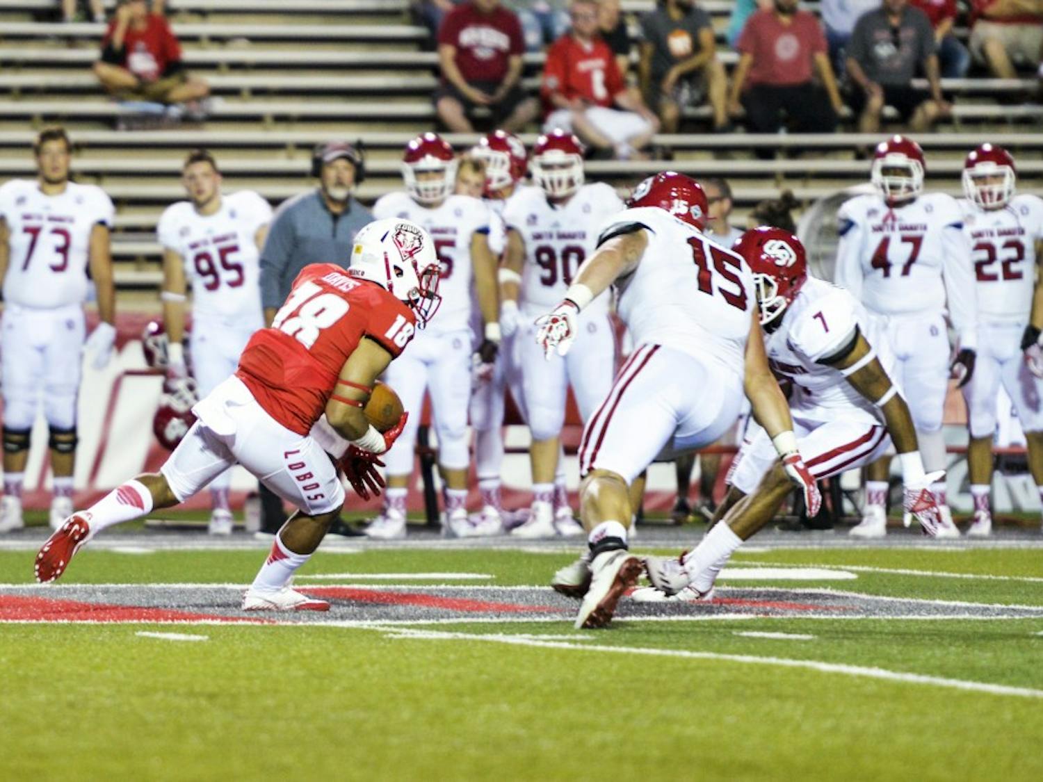 Junior wide receiver Chris Davis, Jr. runs the ball downfield Thursday, Sept. 1, 2016 at University Stadium. The Lobos’ special teams played a pivotal role in their 48-21 victory.