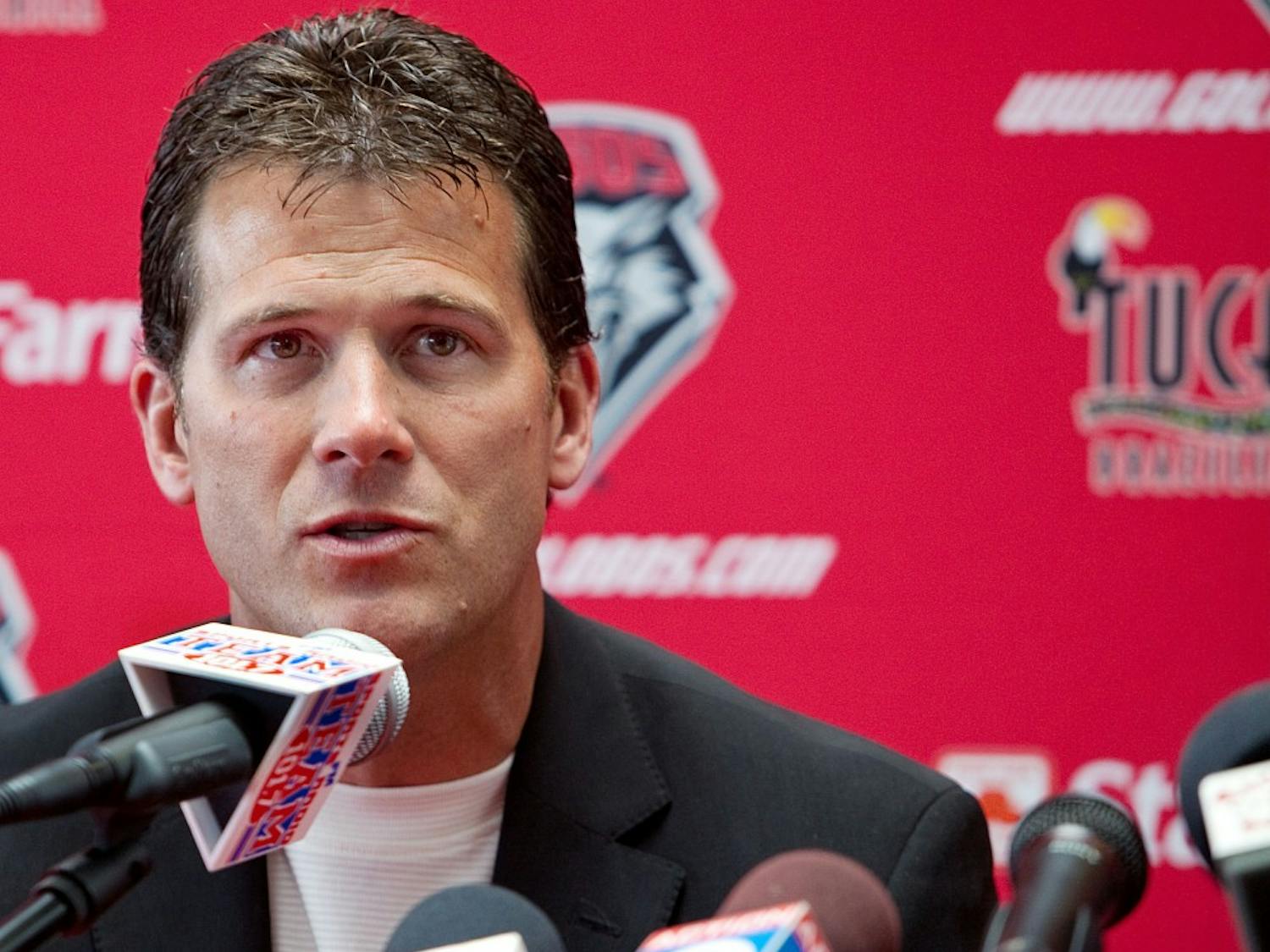 	UNM head basketball coach Steve Alford talks to the press July 20. Athletics Director Paul Krebs discussed Alford’s contract extension, which will keep the head coach
through the 2019-20 season.