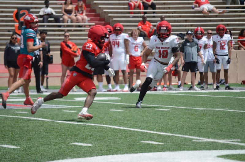 Football: Spring game sees team Silver espace team Cherry