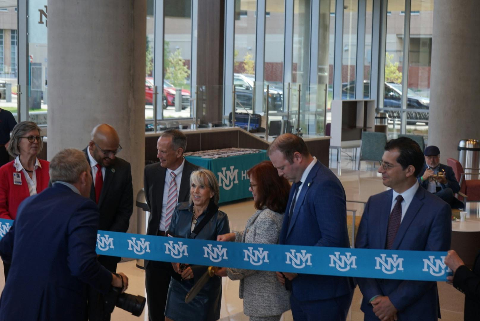 UNM ribbon cuting