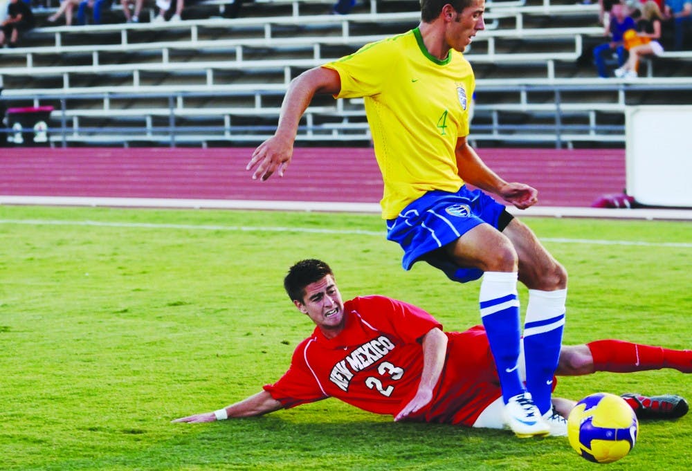 	Lobo forward Blake Smith attempts to recover the ball from Fort Lewis defender, Fabian Kling. Smith su ered a broken collar-bone during regulation play, but the Lobos defeated Fort Lewis 2-1 in overtime.