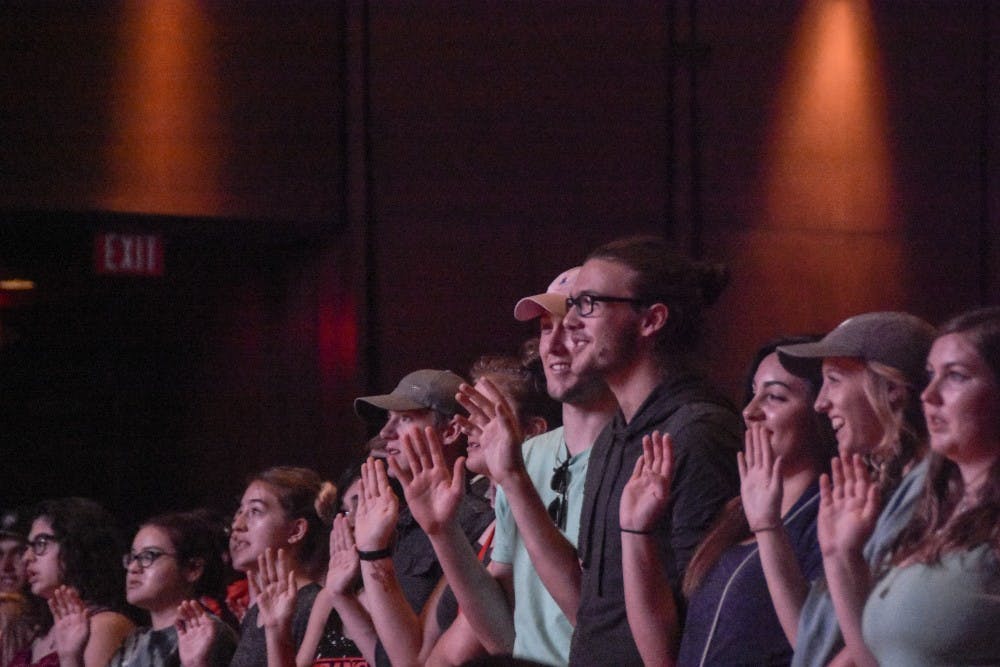 Incoming freshman in class of 2022 are officially sworn in by President Stokes as a UNM lobo in Popejoy Hall, on Aug. 19, 2018.&nbsp;