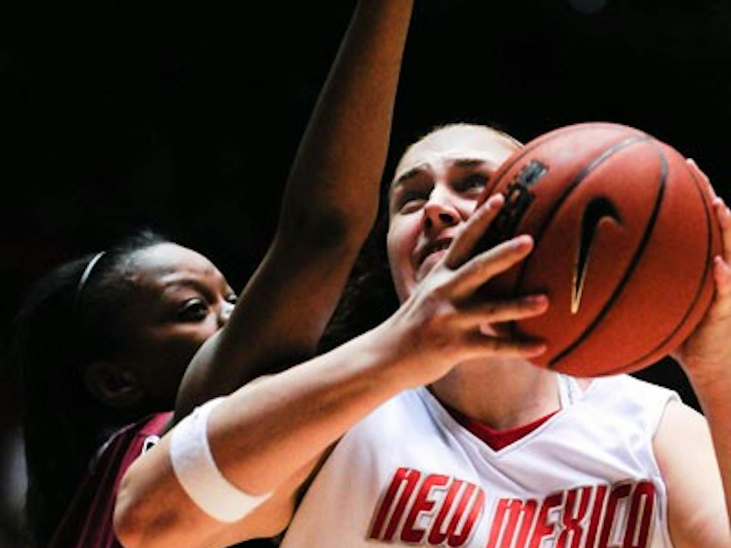 Valerie Kast led the Lobos to a blowout win Thursday, scoring 18 points and recording five blocks.