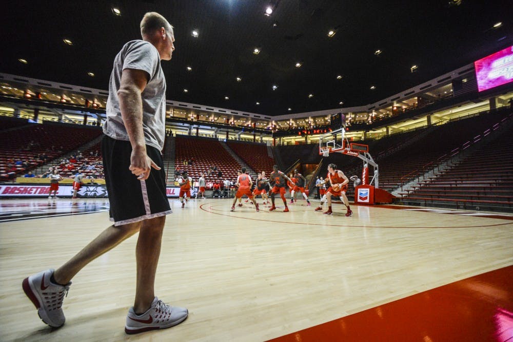 Assistant coach Alan Huss walks down the court and instructs the Lobos during a practice drill&nbsp;Thursday, Oct. 20, 2016 at WisePies Arena. The Lobos will face off in a series of exhibitions starting this Wednesday against Western New Mexico.&nbsp;