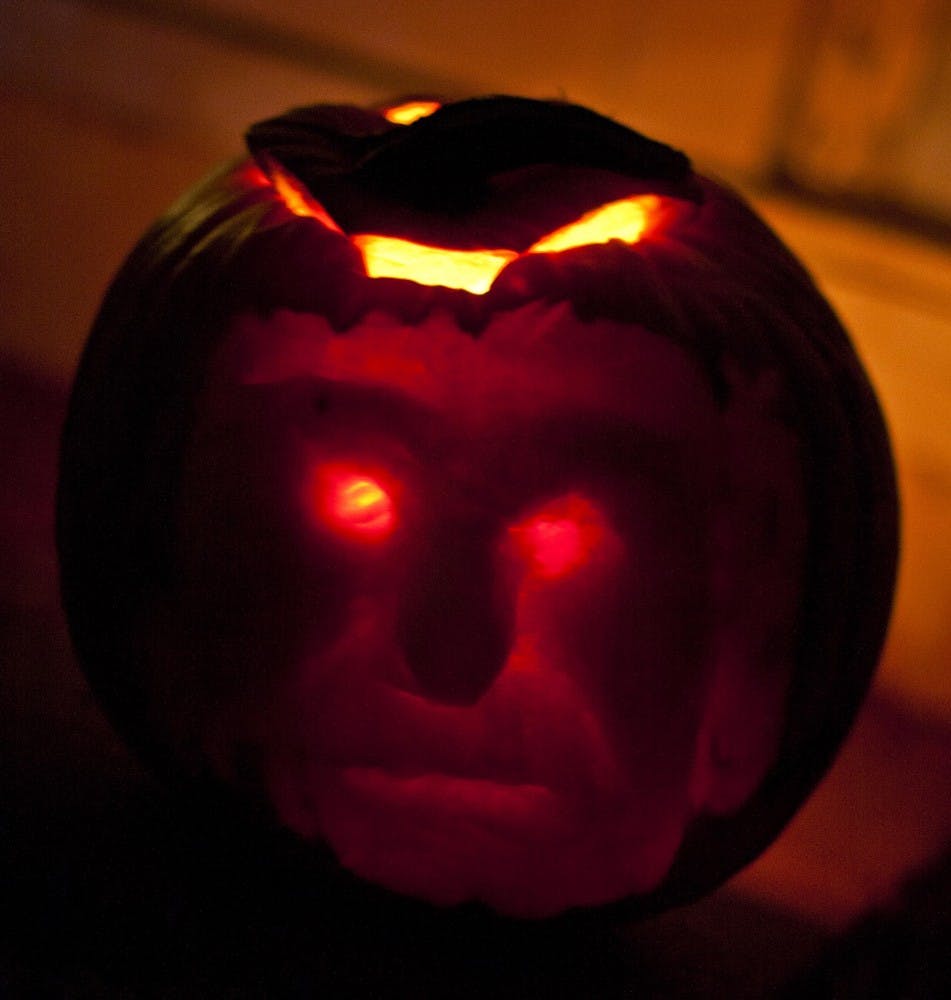 9042_pumpkincarvingpt4f.jpg