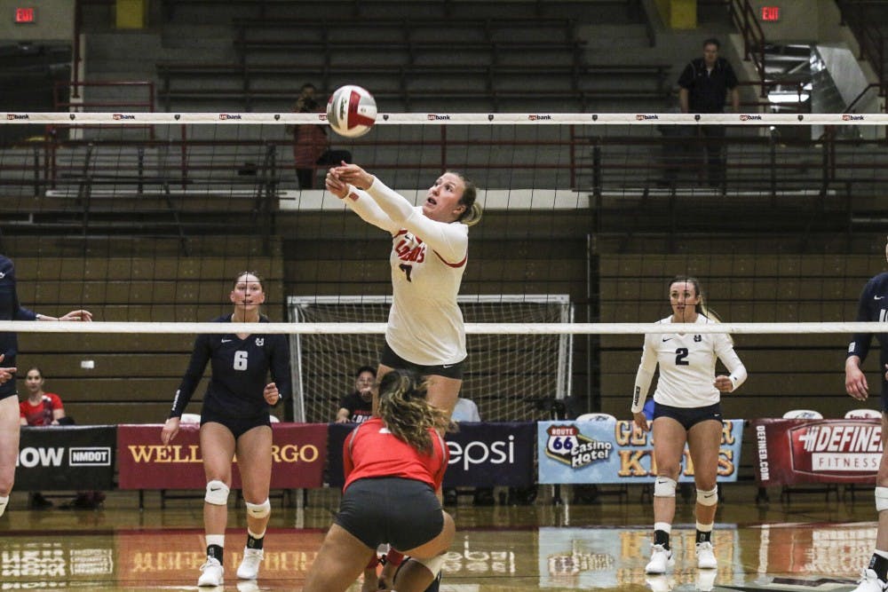 Victoria Spragg (center) attempts to volley the ball against Utah State on Sept. 19, 2018. The Lobos defeated Utah State but subsequently lost to Boise State.