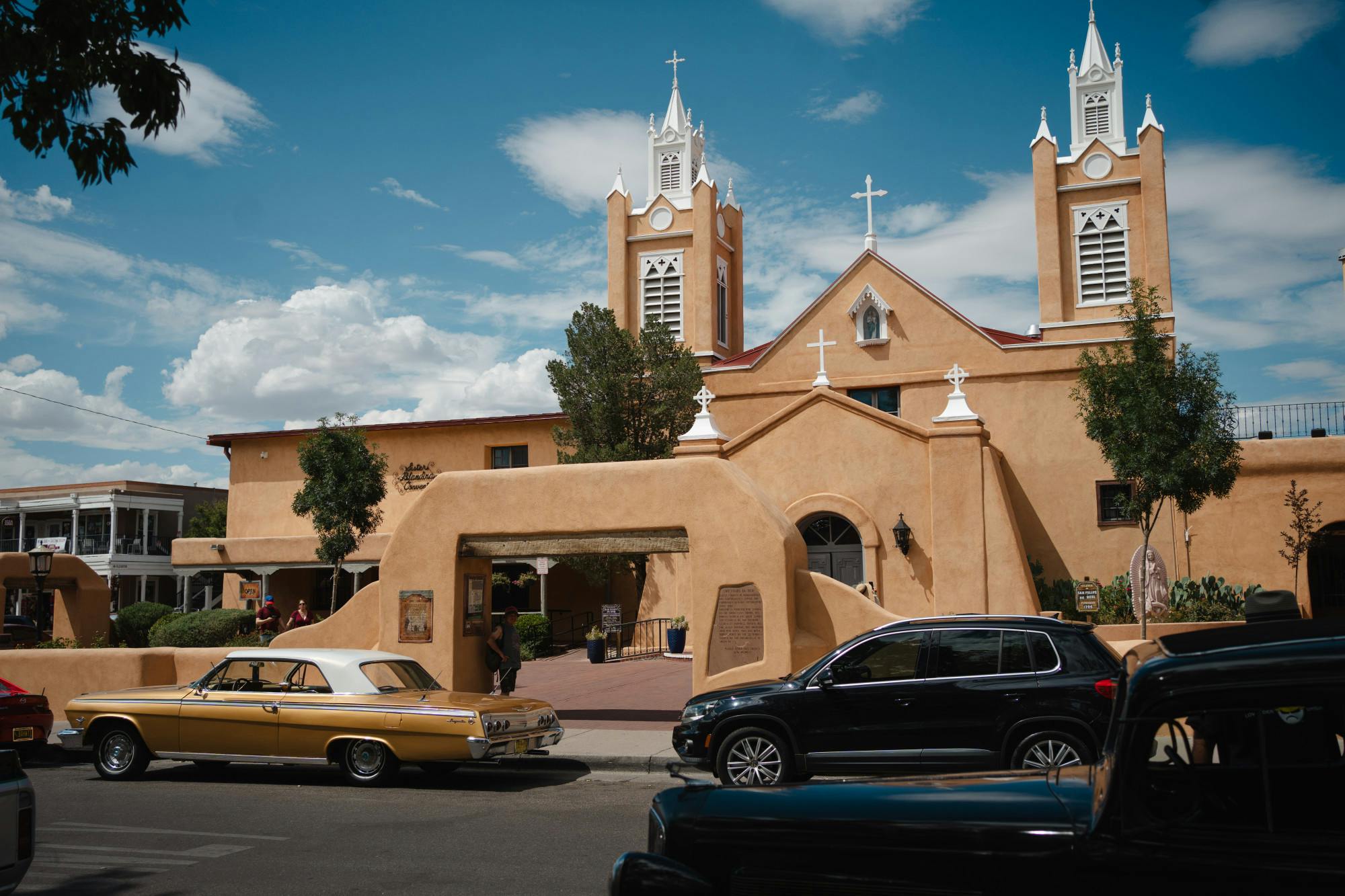 PHOTO STORY: Summer Stroll Through Old Town