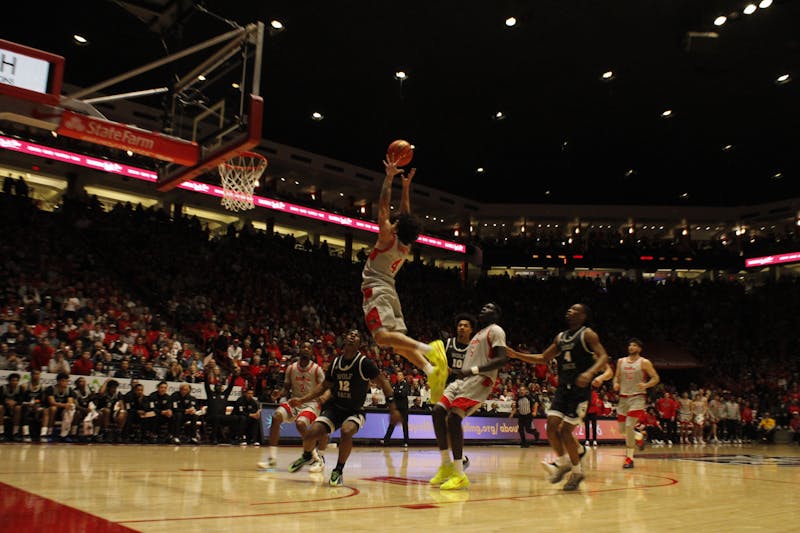 Lobo men’s basketball howls louder than the Wolf Pack