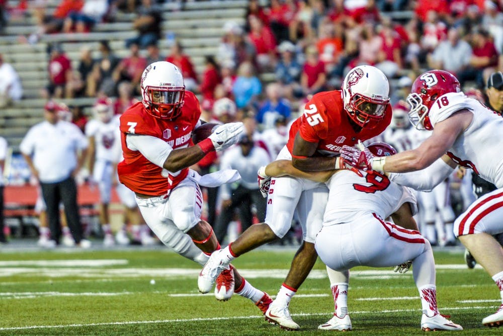 Junior running back Richard McQuarley, 3, finds a line through South Dakota's defense Thursday September 1, 2016 at University Stadium. The Lobos set the pace for their 2016 season with a 48-21 win over the Coyotes in their season opener.&nbsp;