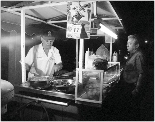 A street vendor sells tacos in Obreg