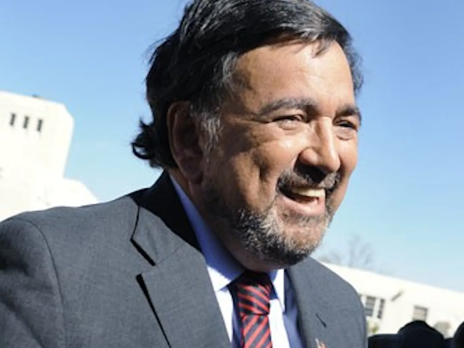 Gov. Bill Richardson speaks to the media by the SUB on Tuesday. Richardson met with faculty representatives to discuss their concerns about University resources being spent on administration instead of academics.