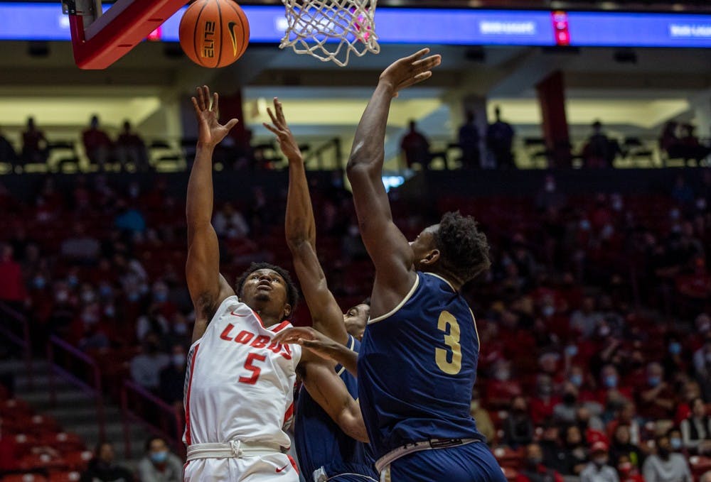 mens bball v Montana State.jpg