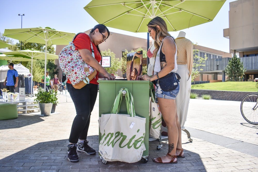 Students purchase clothes from the Aerie Pop-Up Shop on the newly renovated Smith Plaza on Sept 17, 2018.