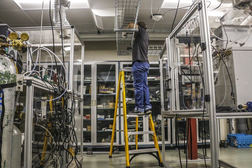 Work being done on a lab in the Centennial Engineering building on Oct. 25, 2016. UNM is facing charges for the mishandling of materials in labs across campus.&nbsp;
