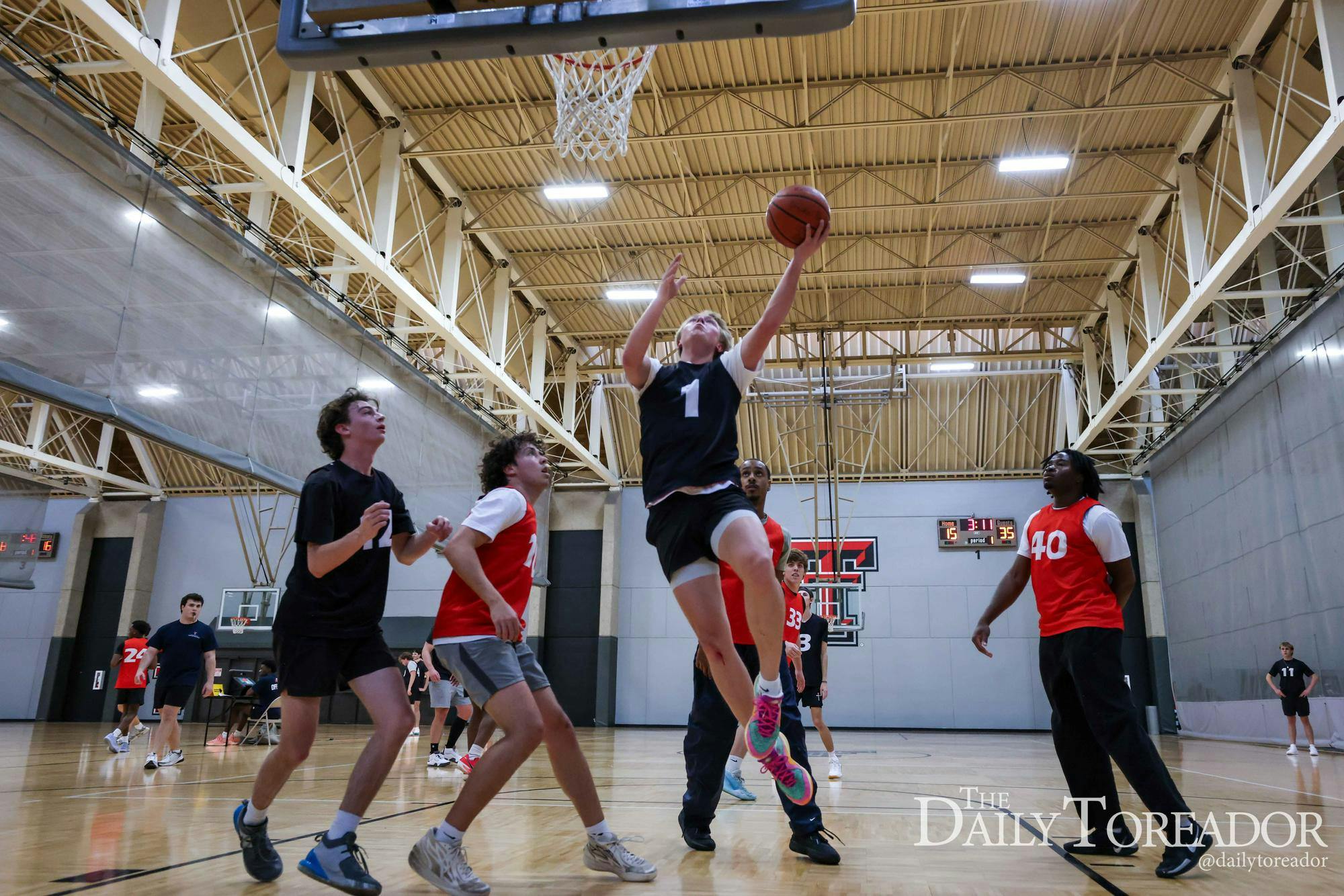 ‘Nothing more fun’: Intramural basketball fosters athletic passion ...
