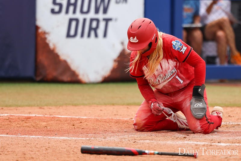 Tennessee walks Tech off in WCWS quarterfinals, forces elimination game
