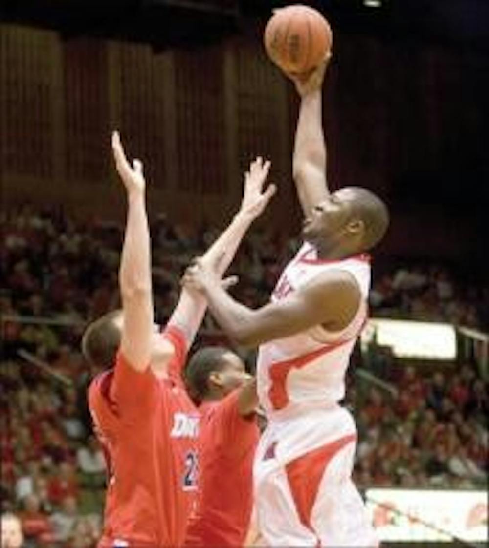 Sophomore Julian Mavunga has a .538 shooting percentage this season. (Michael Griggs / The Miami Student)