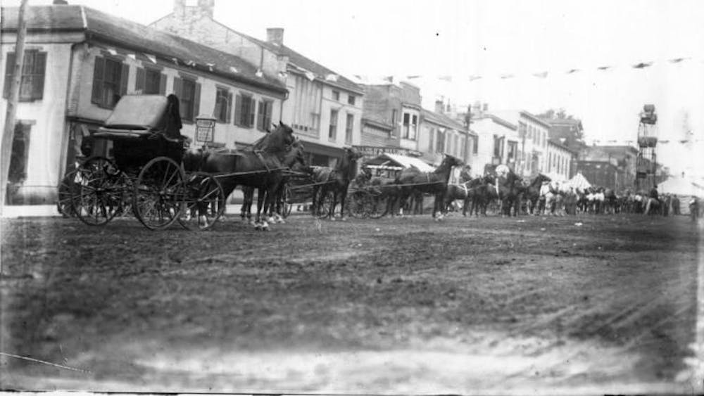 Horses and carriages at the Oxford Street Fair on High Street, circa 1913.