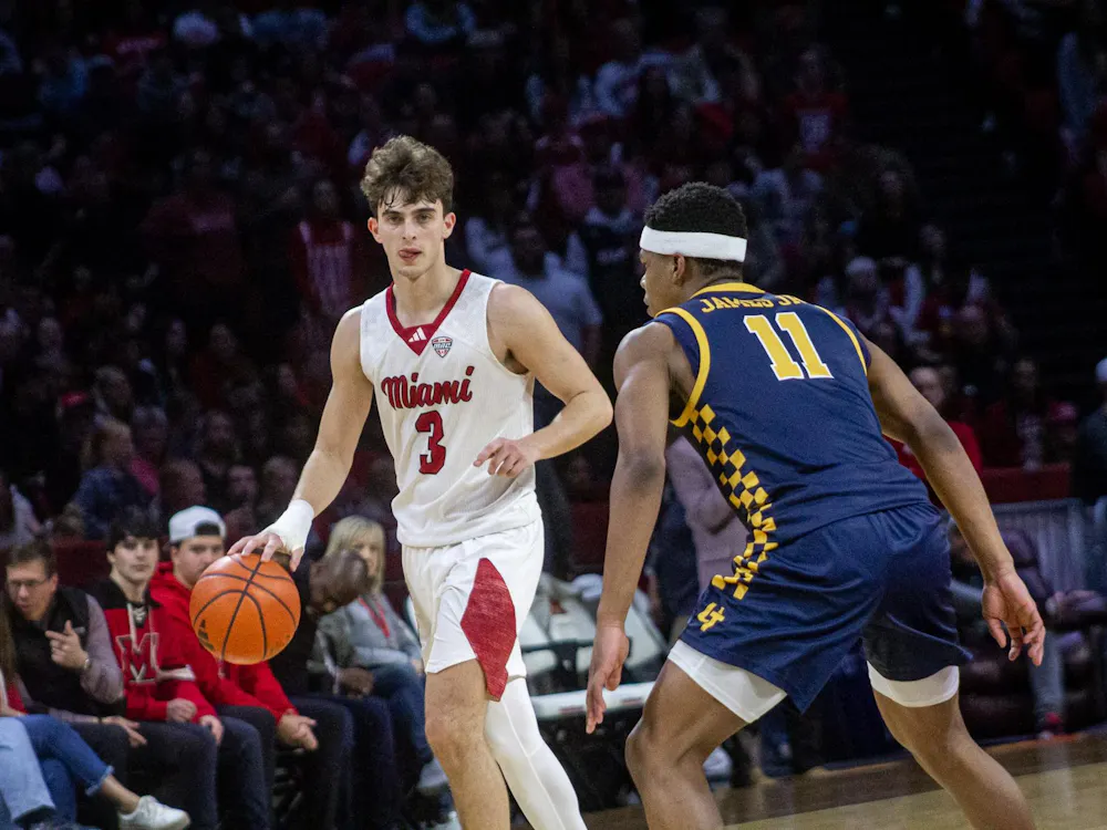 Luke Skaljac dribbles ball on offense in game against Toledo.